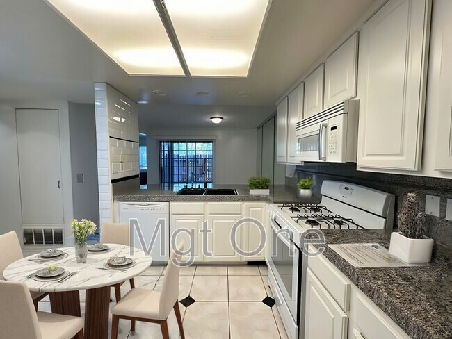 Foto del edificio - 6572 Carioca Ln