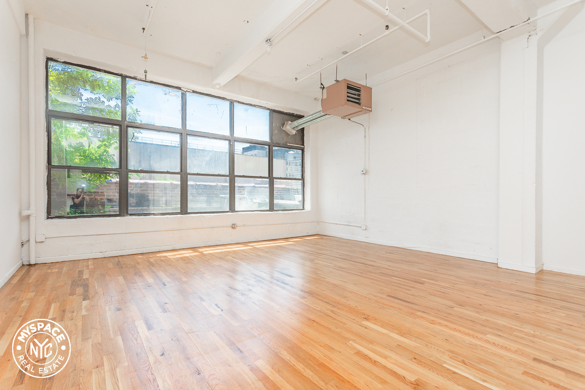 Primary Photo - 210 Cook St