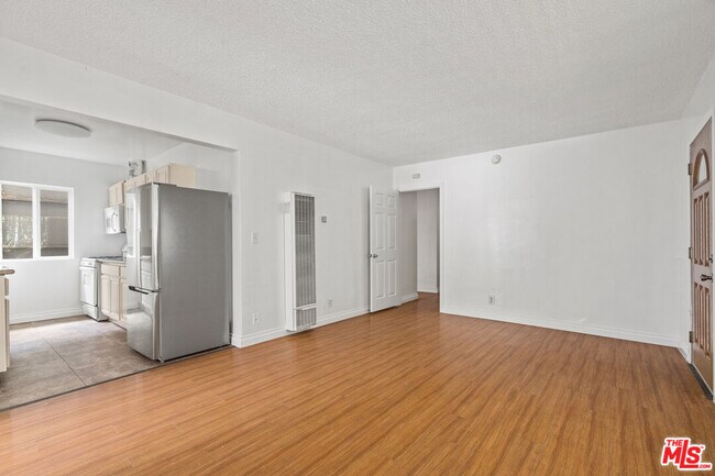 Foto del edificio - 616 Vernon Ave