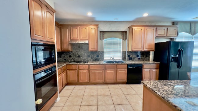 Building Photo - 5531 Cranston Ct