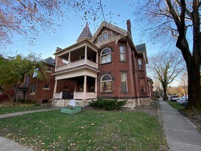 Building Photo - 1043 Neil Ave