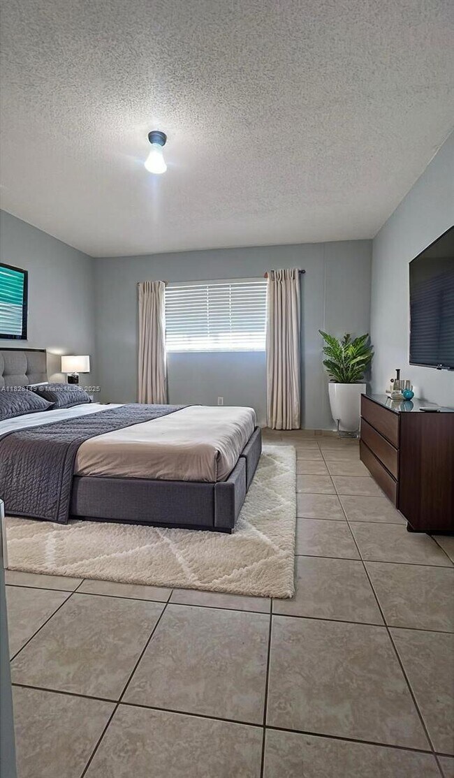 Foto del edificio - 8851 NW 119th St