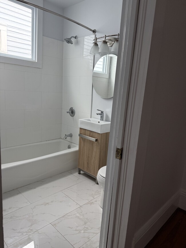 Foto del edificio - 731 Toledano St