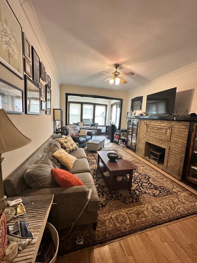 Living room - 814 N Leavitt St
