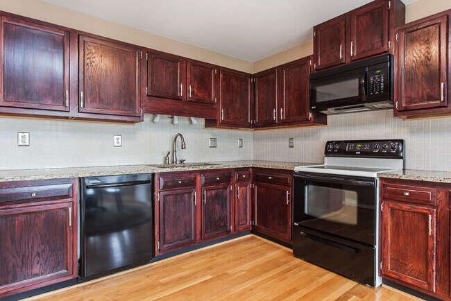 Foto del edificio - Price Drop on Beautiful 3 Bedroom, 2 Bathr...