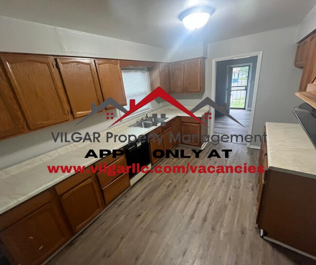 Building Photo - 10 room home! 4 bed bed, 1.5 bath in Gary, IN