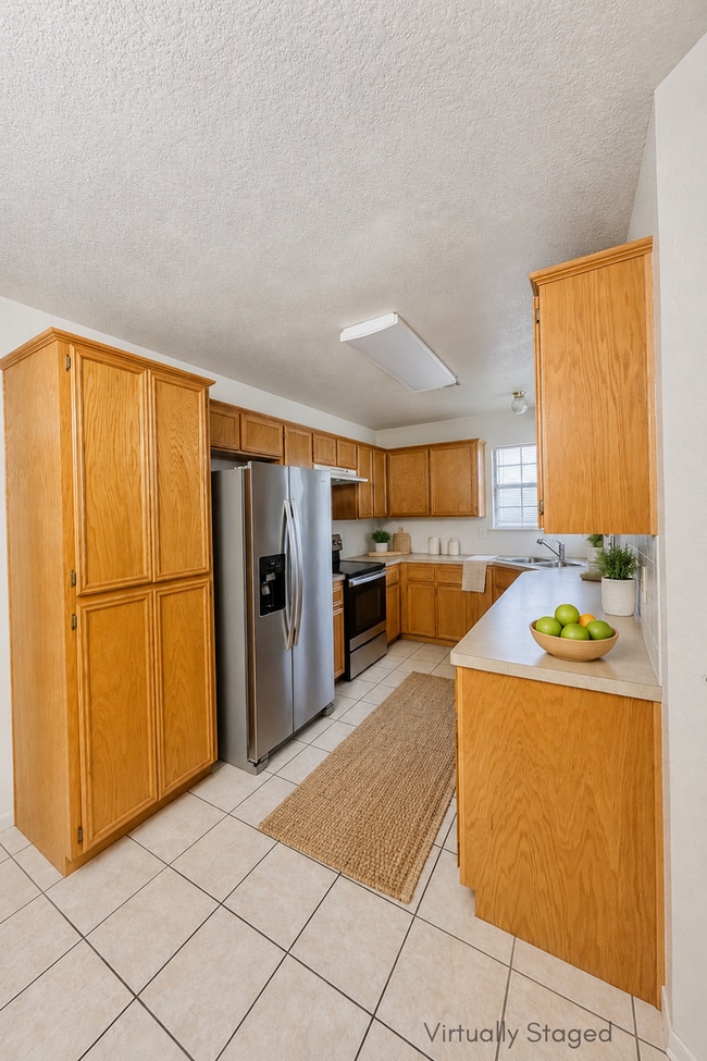 Building Photo - Inviting 3 Bedroom 2.25 Bath home in Hymesa Estates!