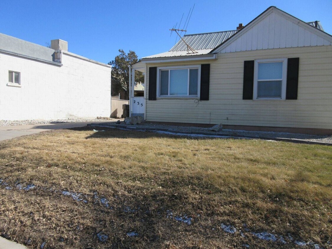 Primary Photo - 2 bedroom, 1 bathroom Single Family Home