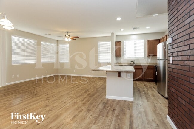 Building Photo - 8529 W Kellman Ave