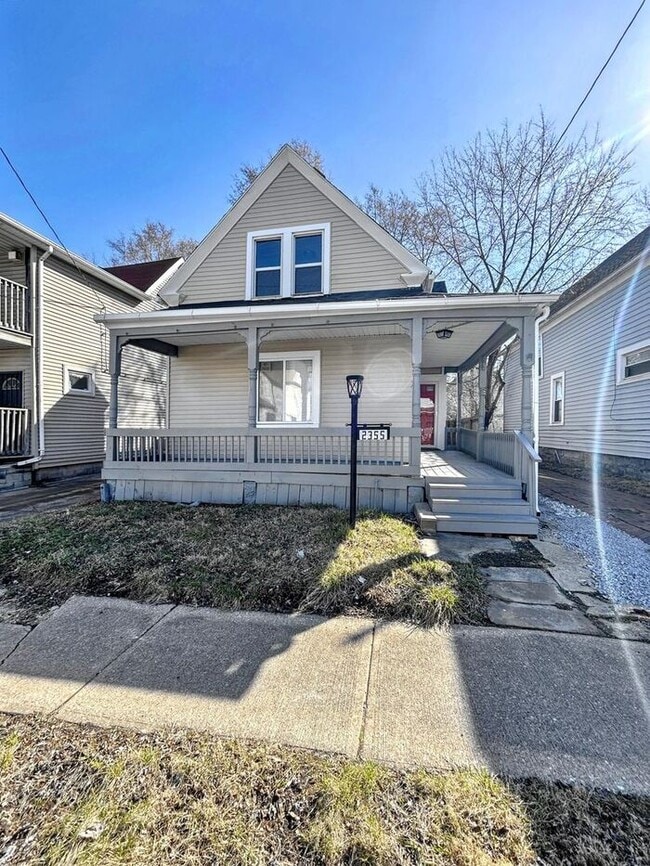 Foto del edificio - Adorable 3-Bedroom Home with Modern Conven...