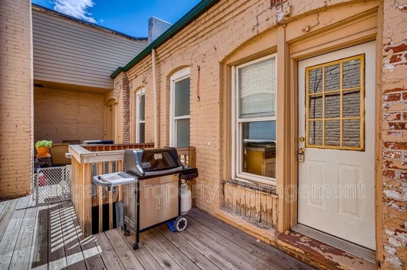 Primary Photo - 1100 Logan St