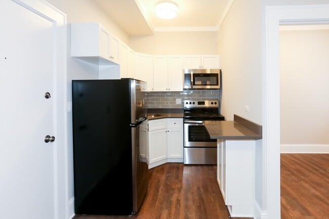 Building Photo - 817 W Lakeside Pl