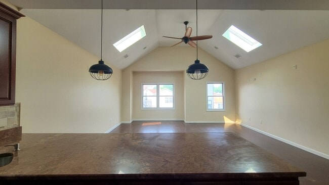 Building Photo - 43 Ravine Ave