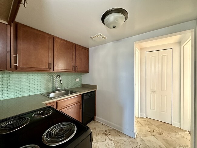 Building Photo - 7628 N Milwaukee Ave