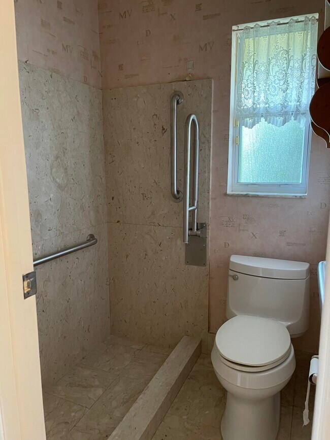 Foto del edificio - 155 Neptune Dr