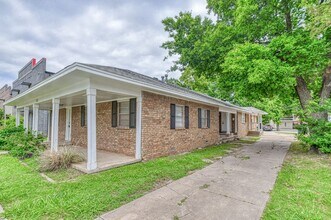Building Photo - 711 S Jenkins Ave