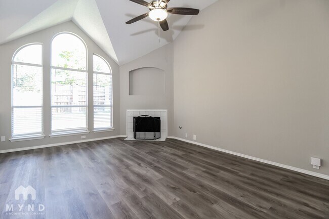 Foto del edificio - 2606 Wandering Oak Dr