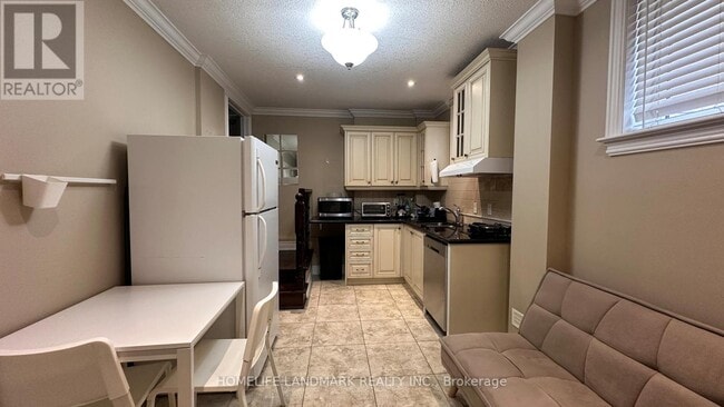 Building Photo - 202C Finch Ave E