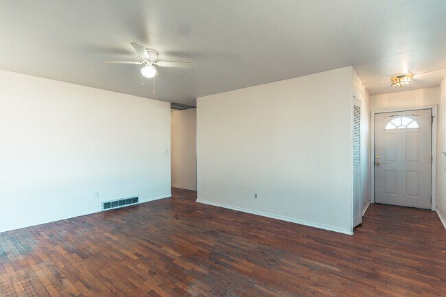 Foto del edificio - 1490 Brady Ave