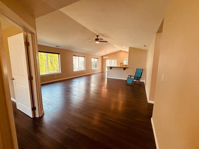Building Photo - 935 Bosley Dr