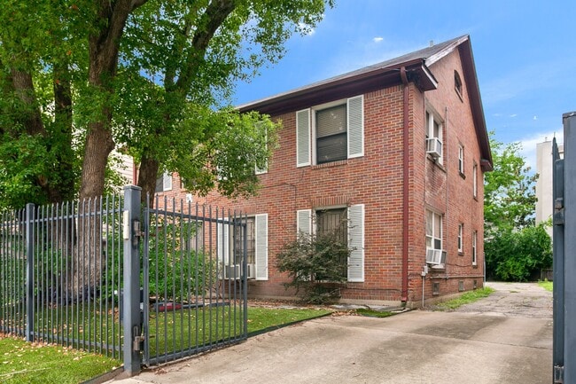 Building Photo - 1821 Oakdale St