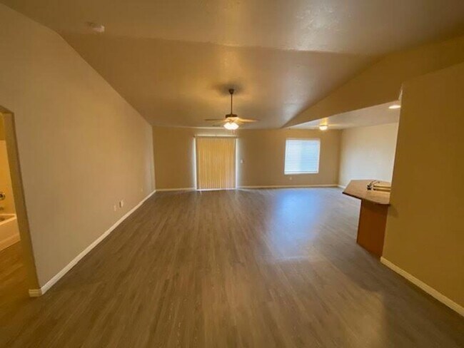 Foto del edificio - Move-In Bonus! 3 bedroom - 2 bathroom twin...
