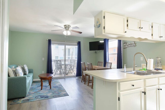 Building Photo - 608 Carolina Beach Ave S