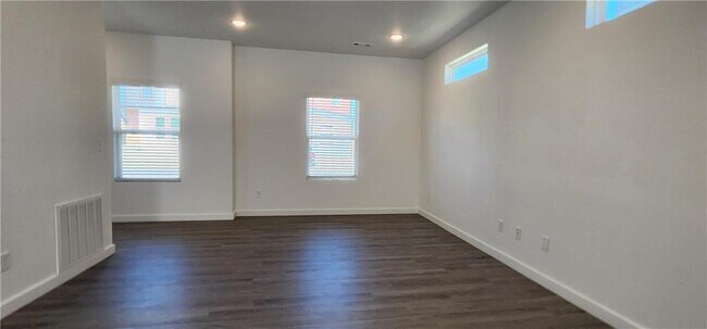 Building Photo - 871 Boardwalk Ave