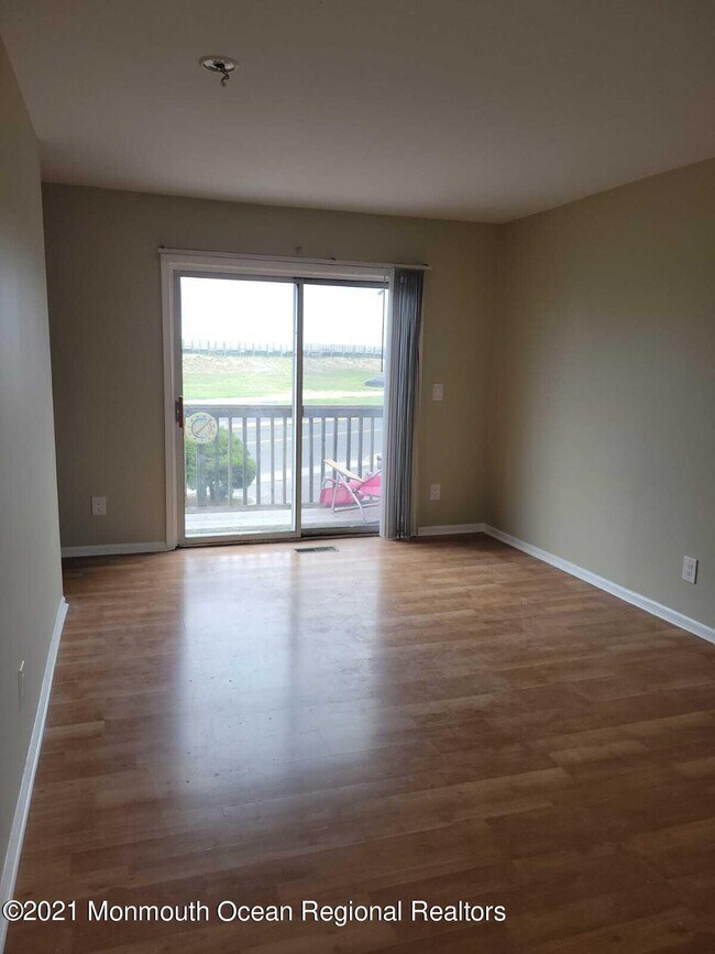 Building Photo - 22 Beachway Ave