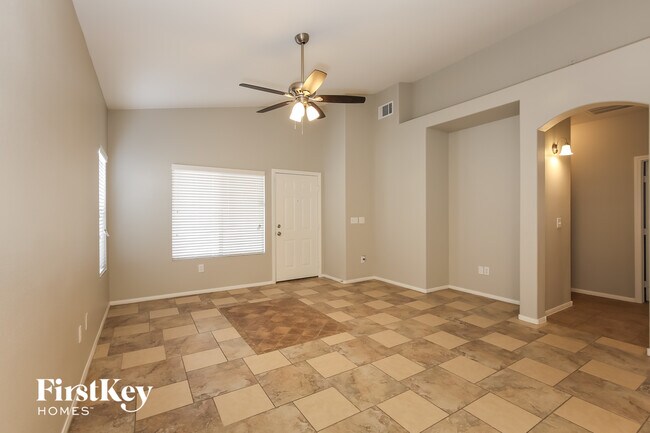 Foto del edificio - 4641 Possum Berry Ln