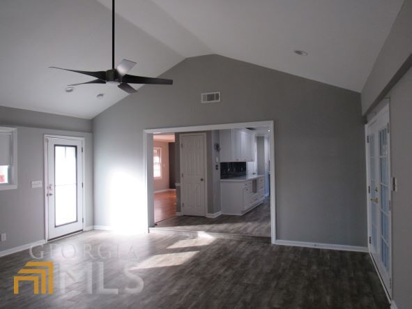 Foto del edificio - 215 Collum St NW