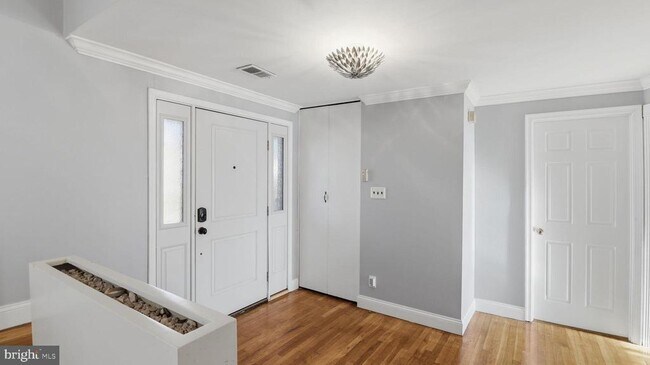 Foto del edificio - 1703 Tioga Rd