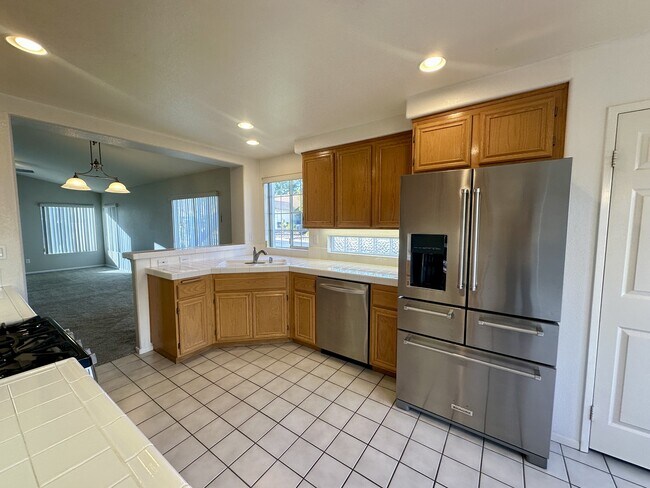 Foto del edificio - 2571 Larkspur Dr