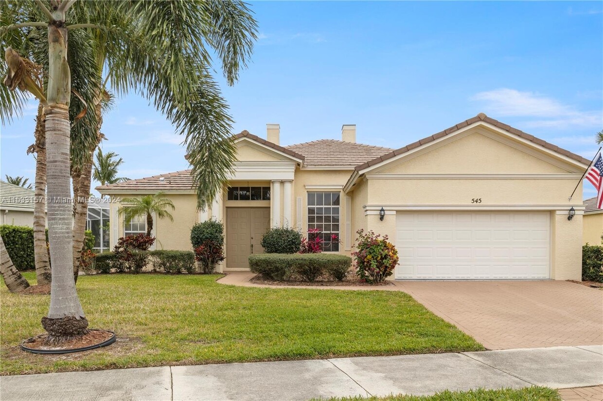 Foto principal - Southwest Lake Manatee Way, Port St. Lucie...