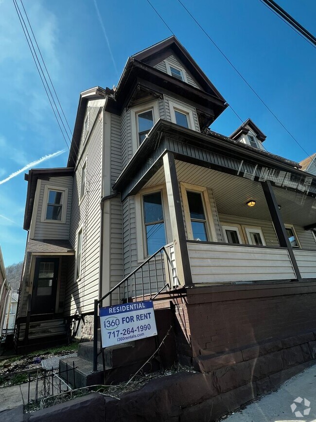 Building Photo - 107-107.5-1075 Main St