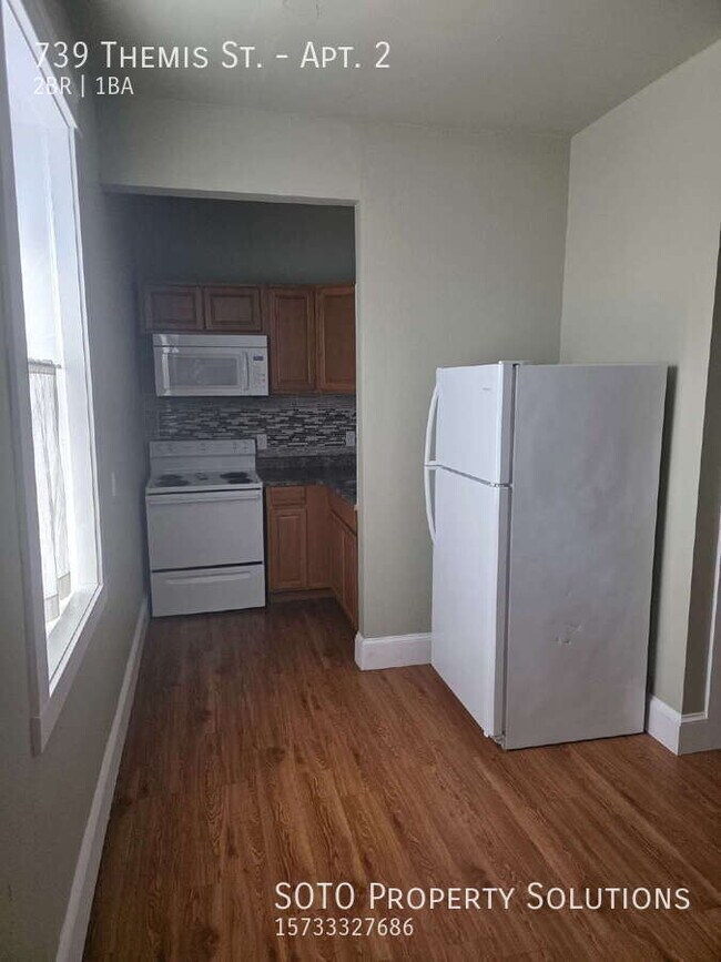Building Photo - 739 Themis St