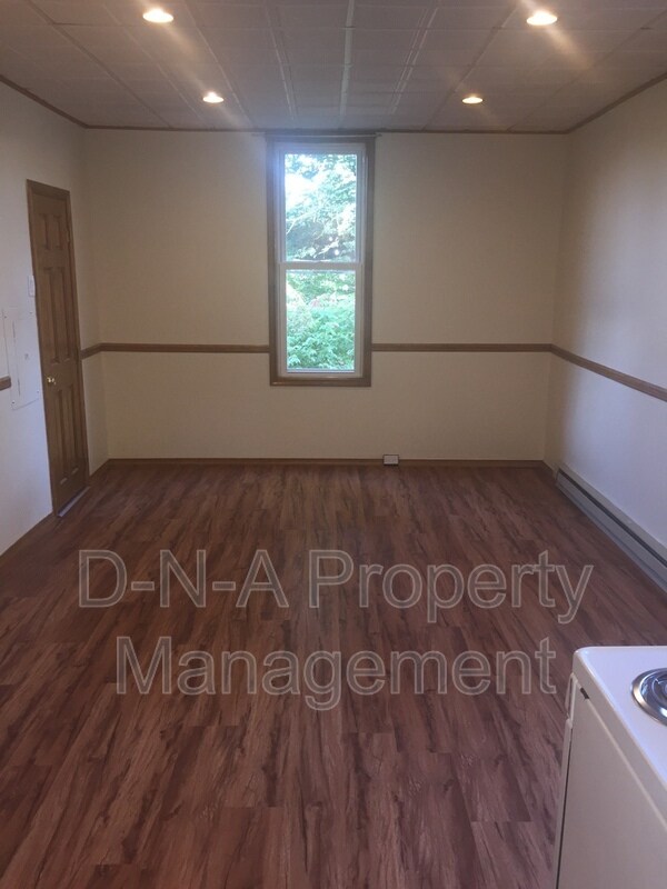 Building Photo - 1429 Pocono Blvd