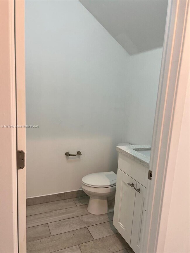 Foto del edificio - 2360 SW 18th Ave