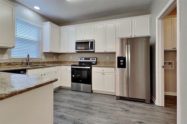 Building Photo - 3512 White Oak Point Dr