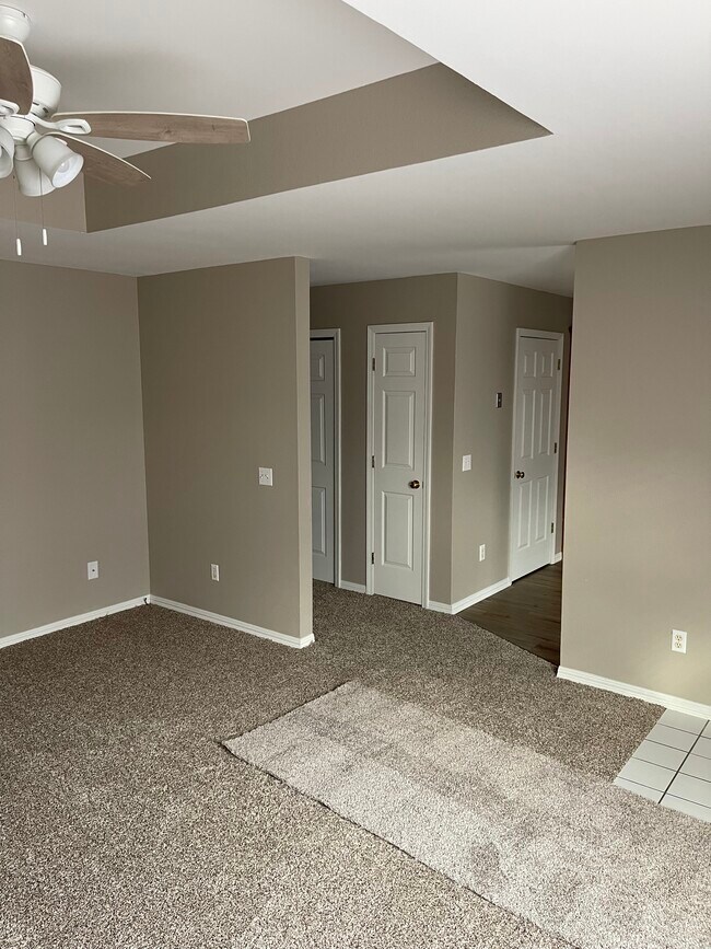 Building Photo - 2848 S Meadowbrook Ave
