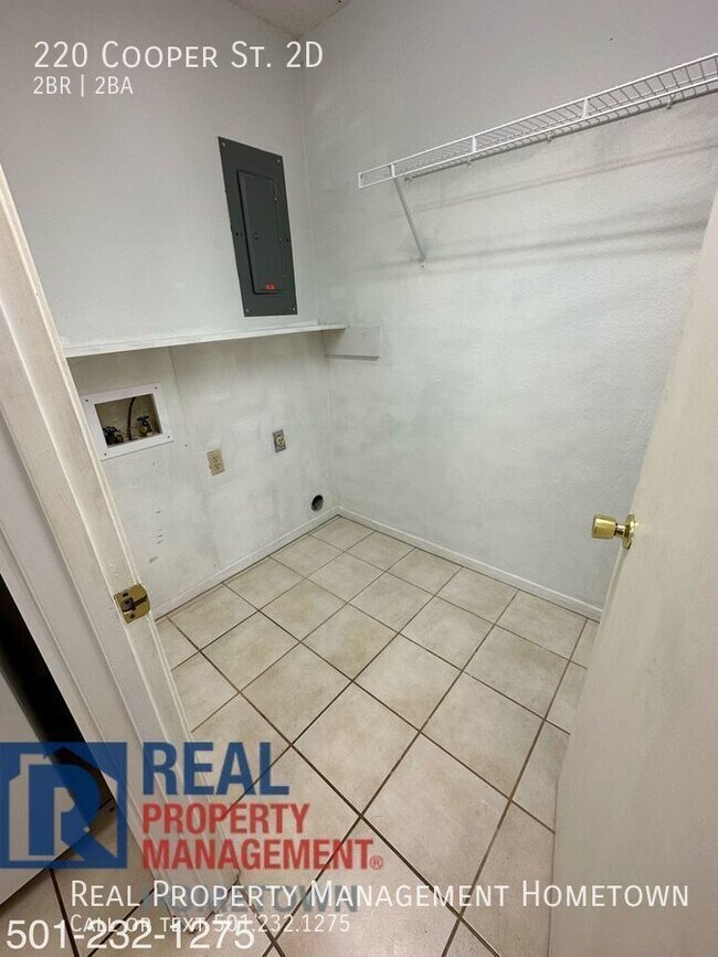 Building Photo - 2 Bedroom 2 Bath Family Friendly Condo