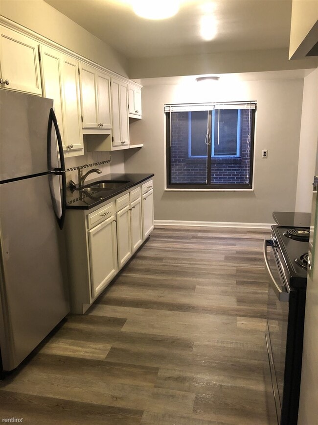 Building Photo - 2 br, 1 bath Duplex - 3098 Warren Road 2