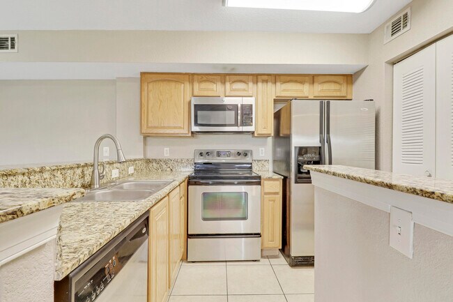 Building Photo - 271 SW Palm Dr