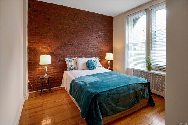 Building Photo - 415 9th St