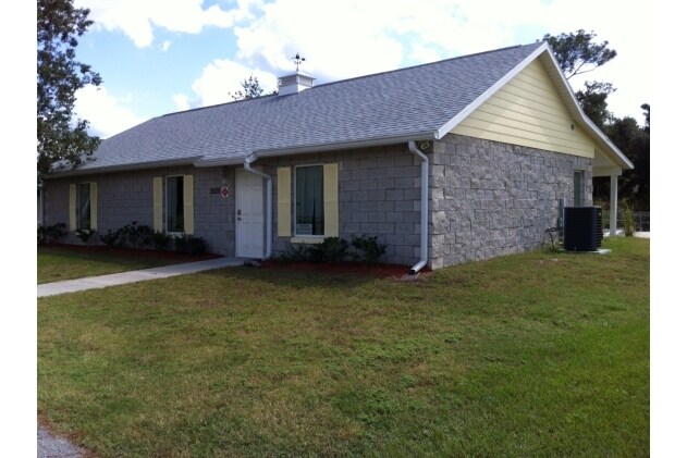 Building Photo - 2828 NE 49th Ave