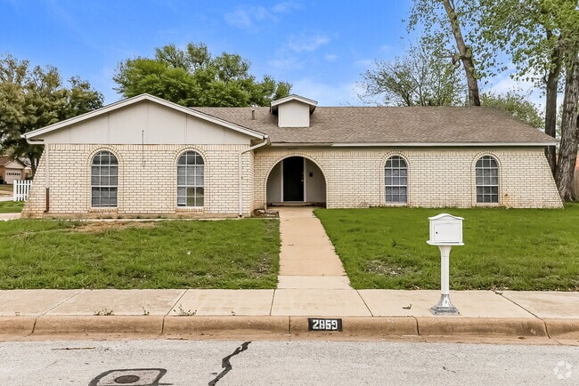Building Photo - 2859 Hitson Ln
