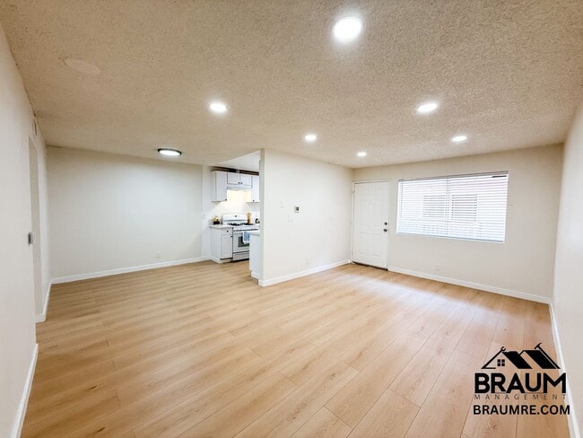 Foto del edificio - 221 W Elm Ave