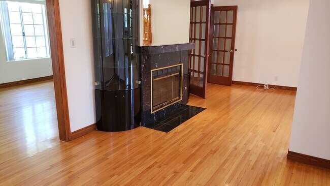 Family Room - 2823 Coolidge Ave