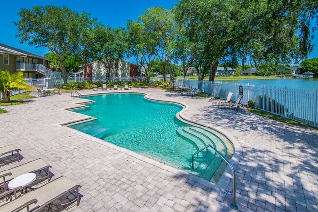 Foto del edificio - Pool and Lake View - Ground Floor- Corner ...