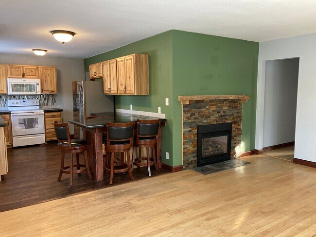 Foto del edificio - Amazing 4 Bedroom 2 Bathroom House with Garage!